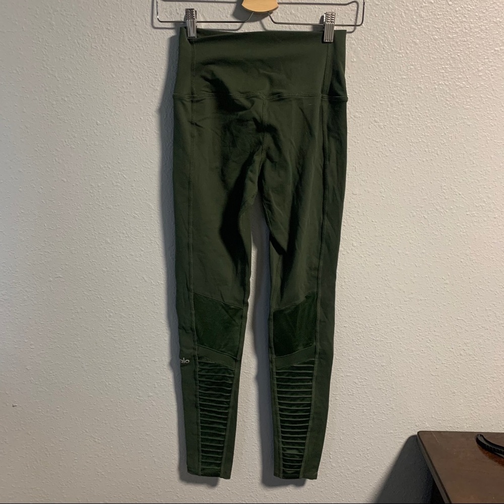 Hunter Green Alo Yoga Moto Leggings - Picture 7 of 10